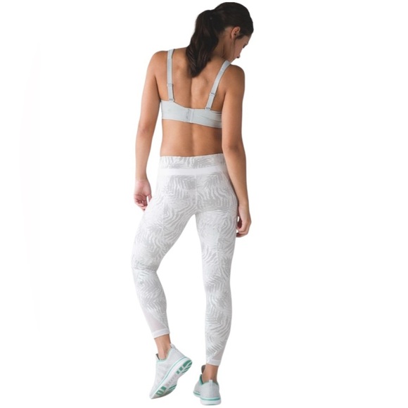 Lululemon Inspire Tight II, Size 10, Palm Camo White Nimbus 🏃♀️➡️ - Picture 4 of 16